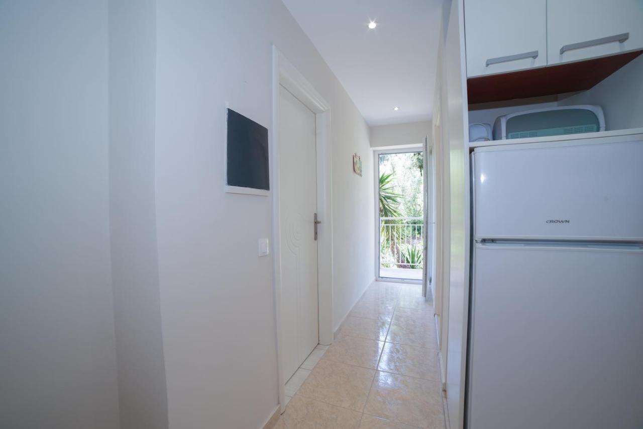 Angels Pool Studios And Apartments Палеокастрица Екстериор снимка