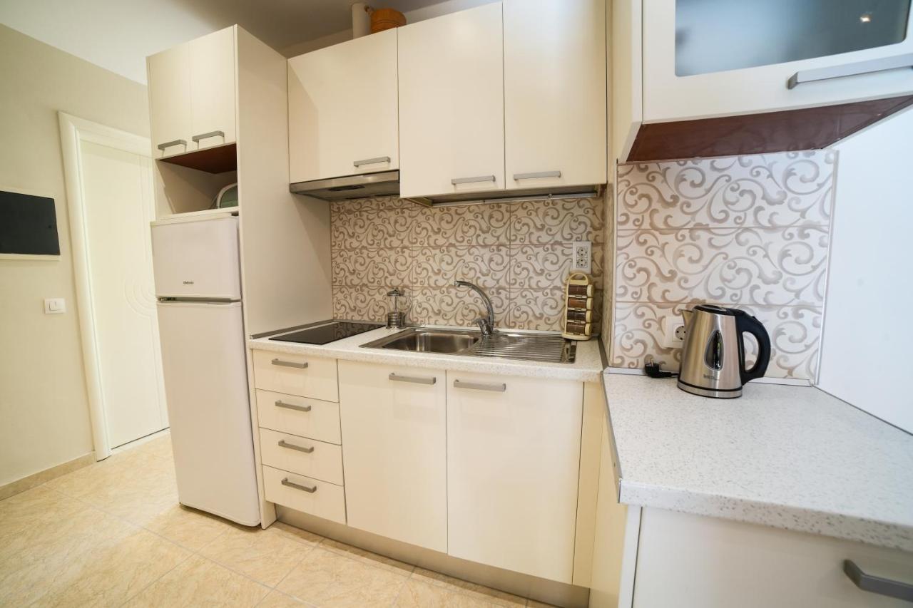 Angels Pool Studios And Apartments Палеокастрица Екстериор снимка