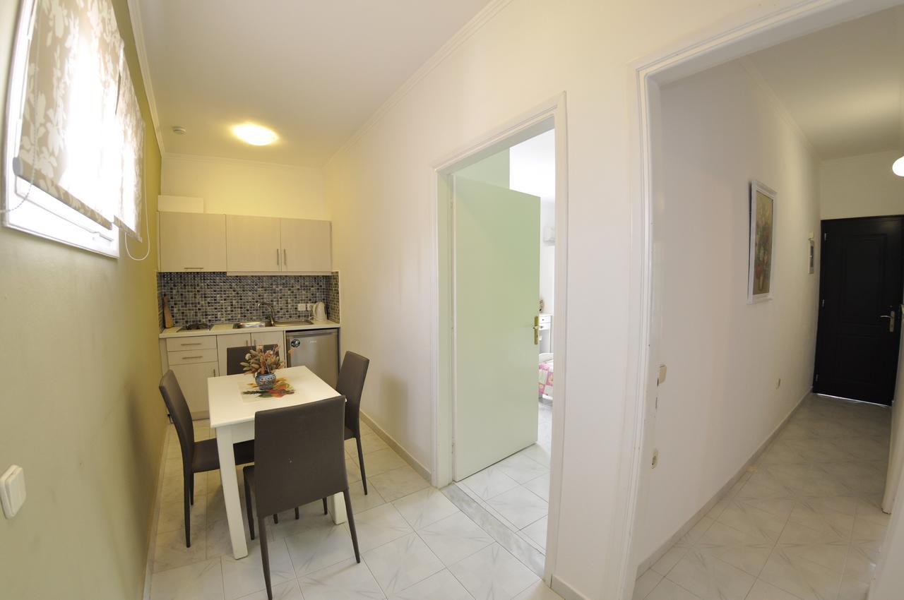 Angels Pool Studios And Apartments Палеокастрица Екстериор снимка