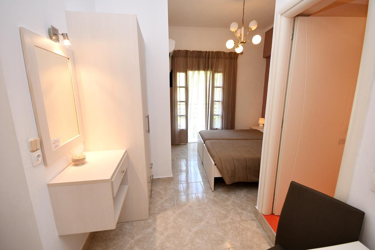 Angels Pool Studios And Apartments Палеокастрица Екстериор снимка